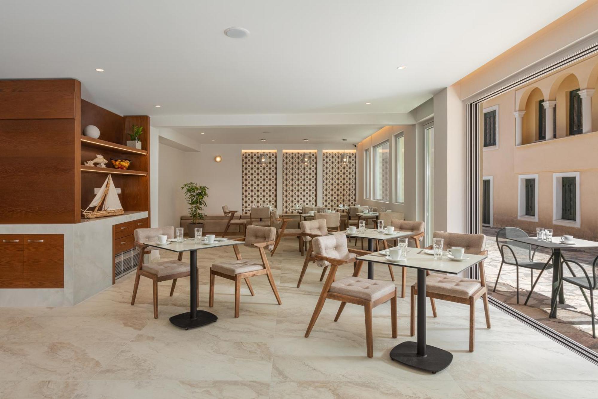 Preveza City Comfort Hotel ภายนอก รูปภาพ