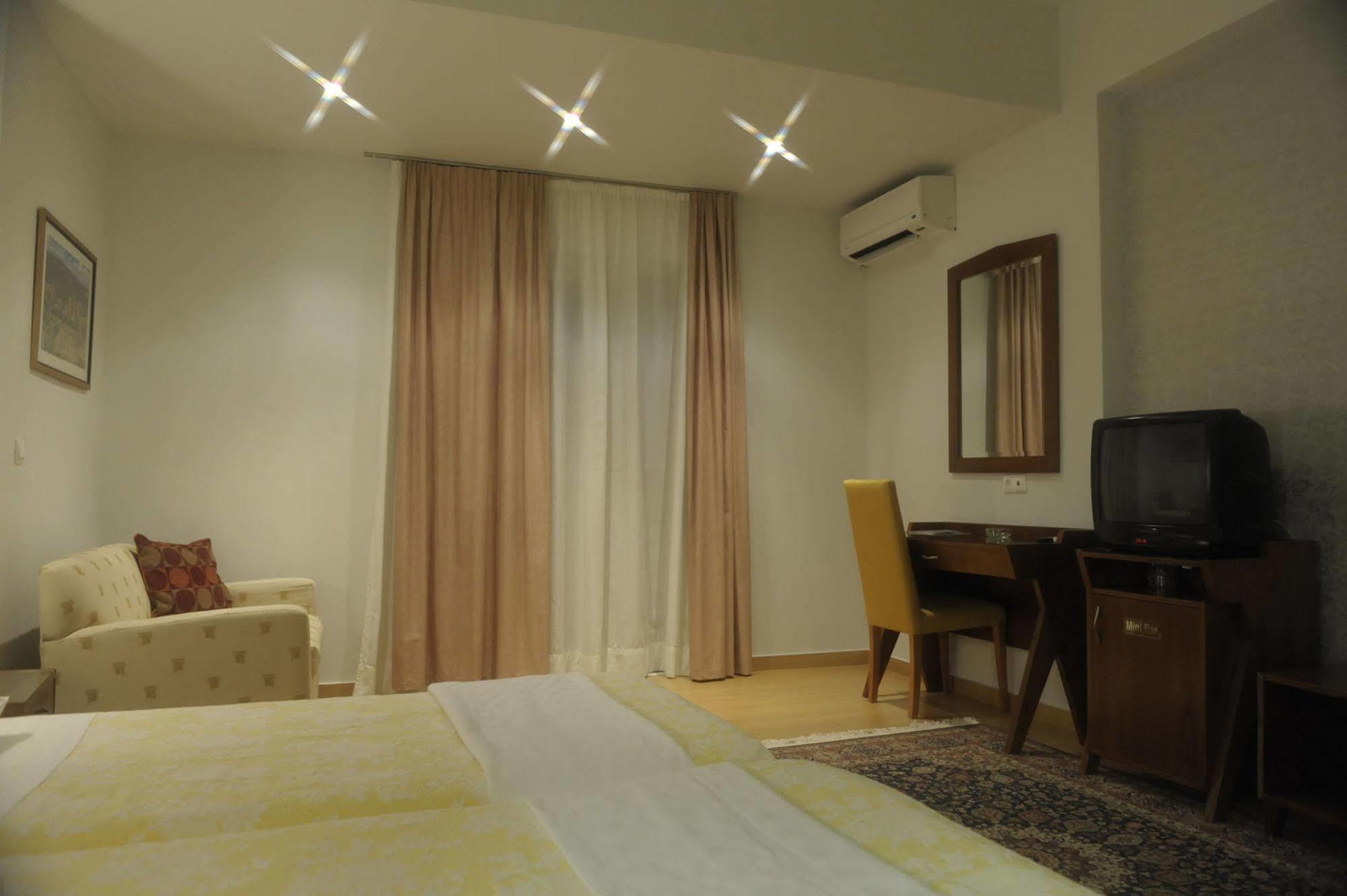 Preveza City Comfort Hotel ภายนอก รูปภาพ