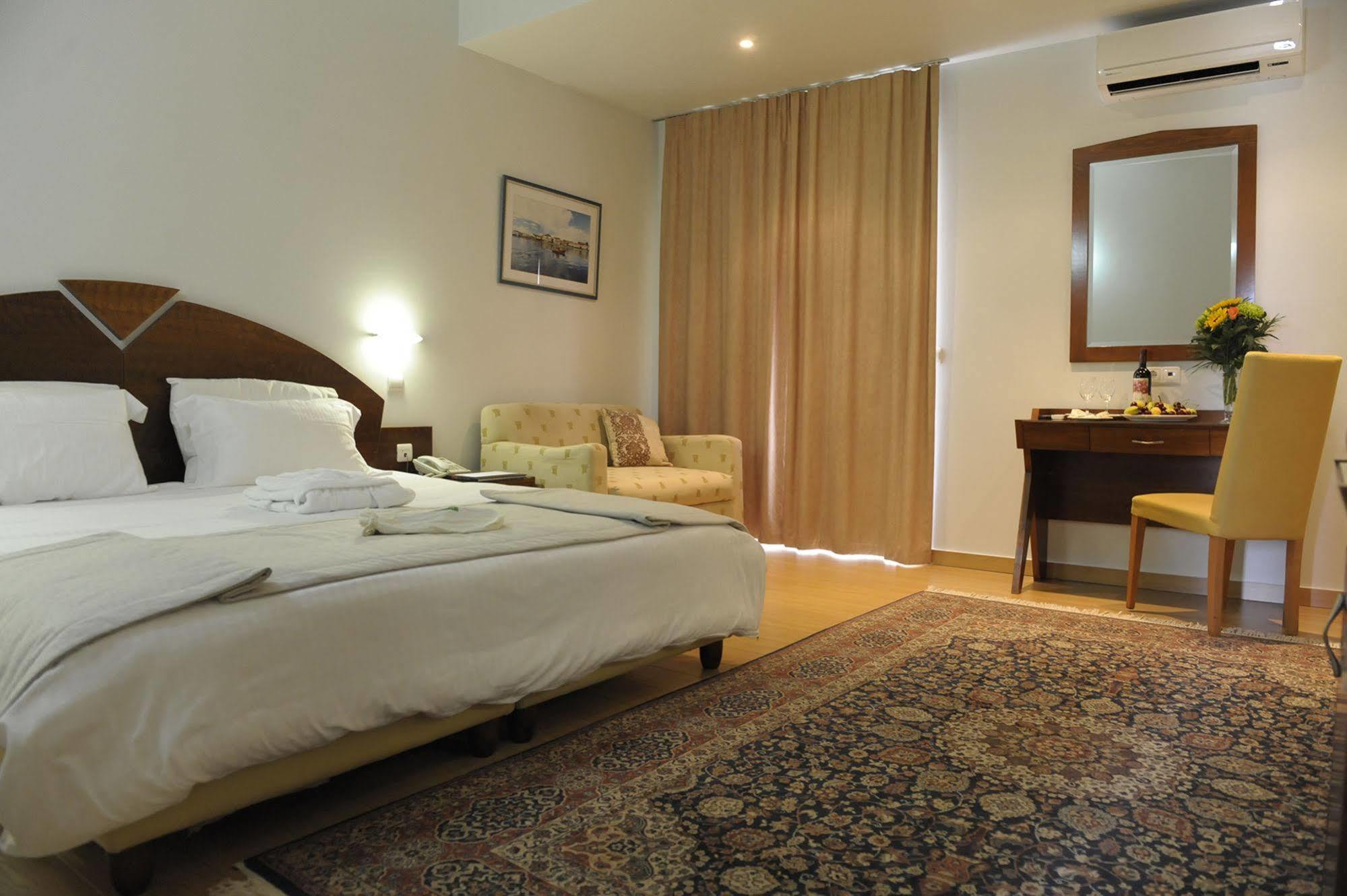 Preveza City Comfort Hotel ภายนอก รูปภาพ